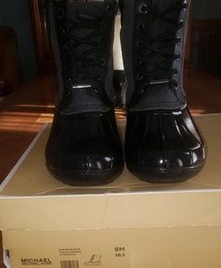 WOMEN'S BLACK SZ 8 MICHAEL KORS DUCK BOOTS